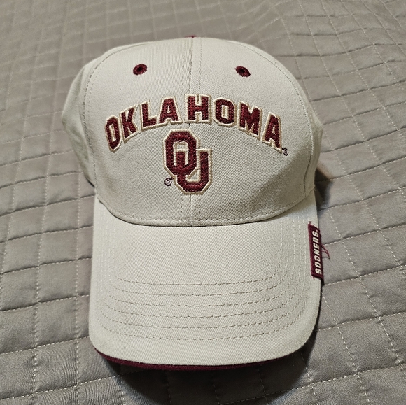 Oklahoma Sooners Baseball Cap - Picture 1 of 4